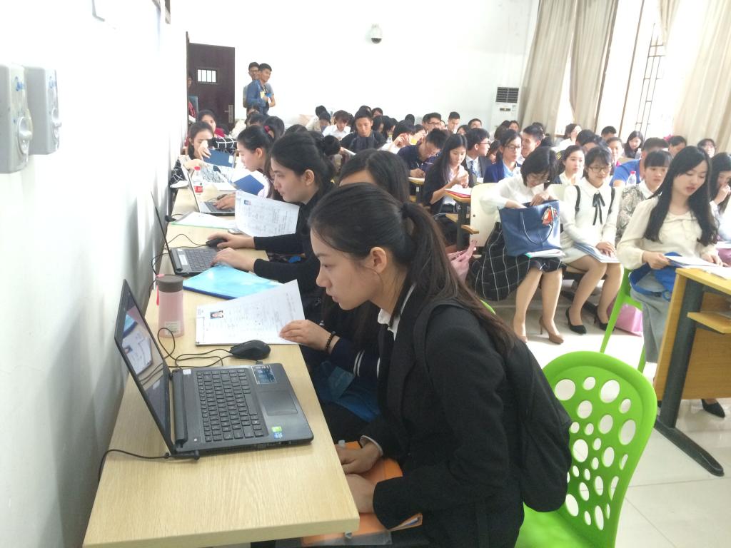 就业处专门为学生准备的自助服务区